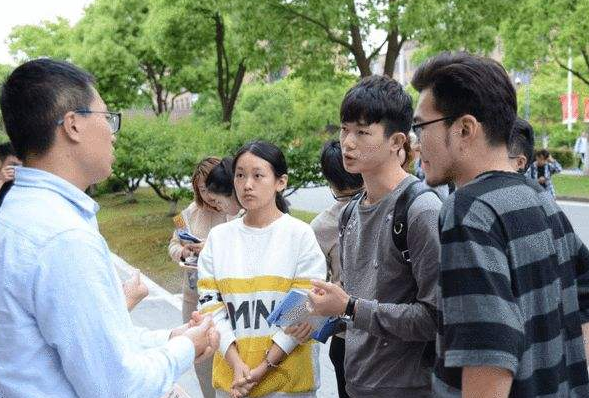 985大学的“江湖绰号”盘点，每个都很接地气，网友直呼太形象了