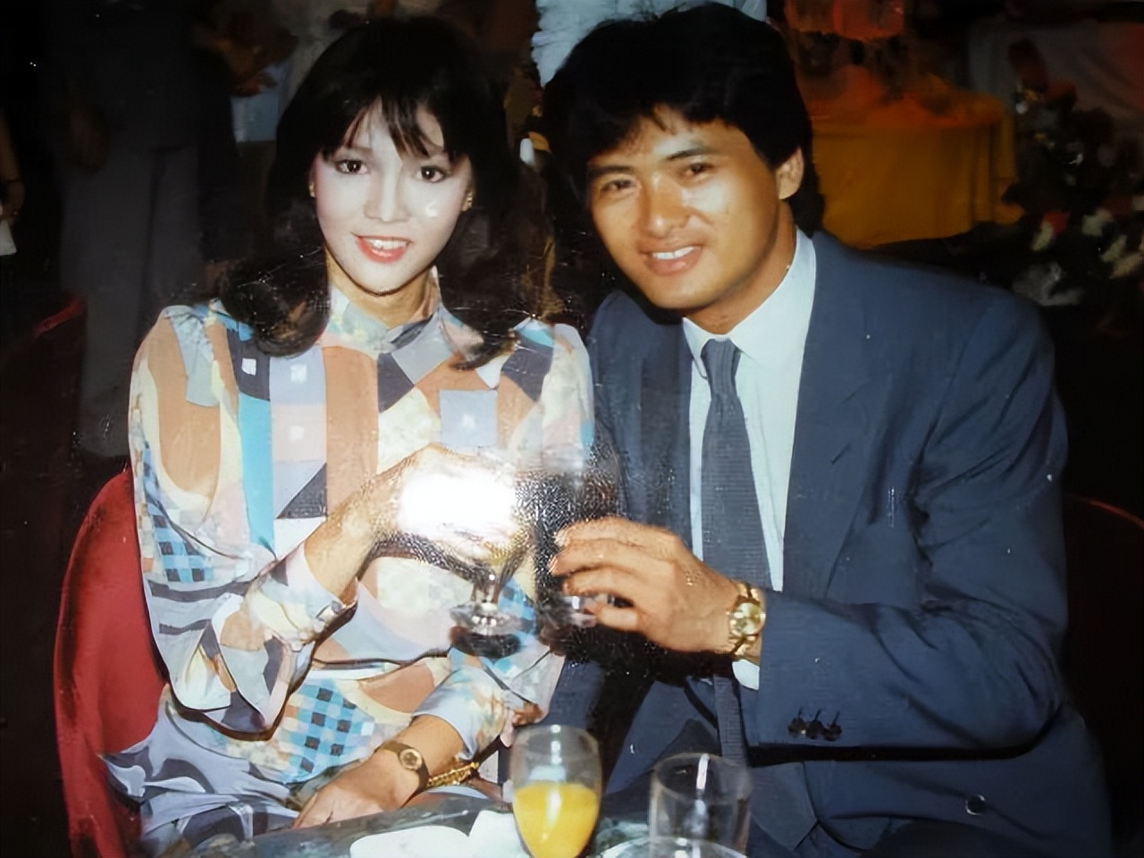 “香江奇女”郑裕玲：两段感情耗费26年青春，64岁未婚没孩子