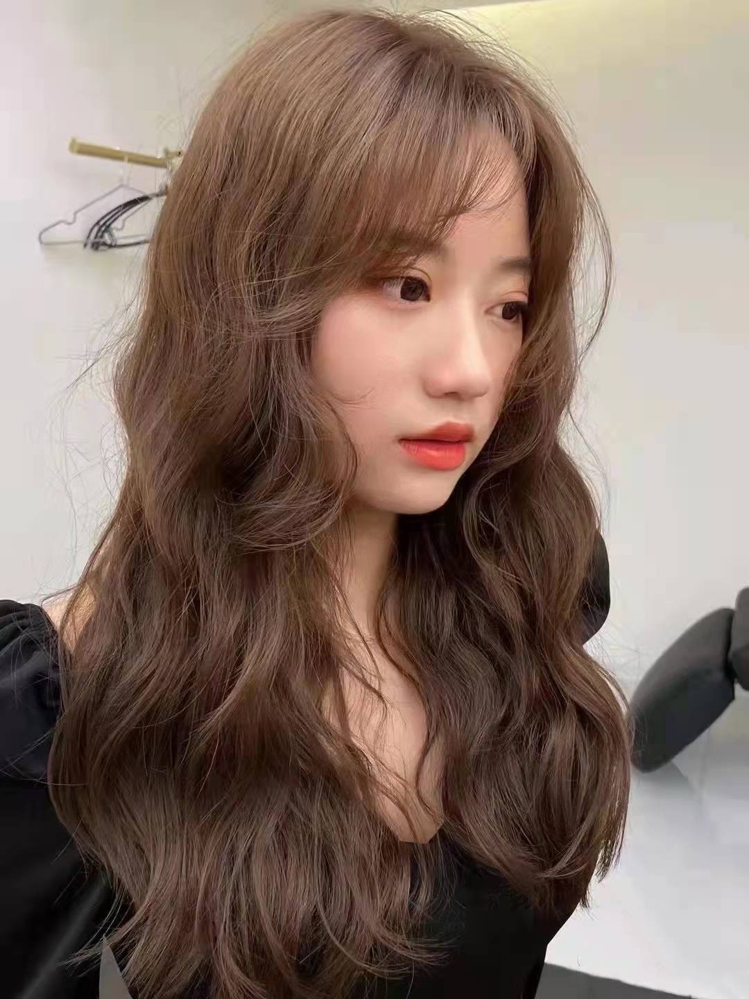 时尚的日系"羊毛卷",慵懒随意不失精致感,洋气显白不显老