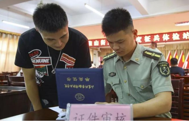 2022参军入伍有新变化，4类人无缘入伍，想参军的大学生要知道