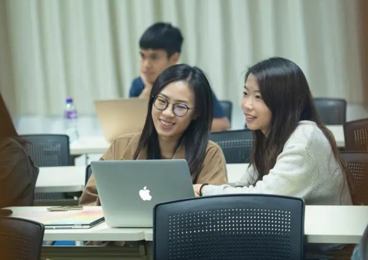 大学生要生活费火了，不料被中间人截胡，一场家庭“大战”免不了