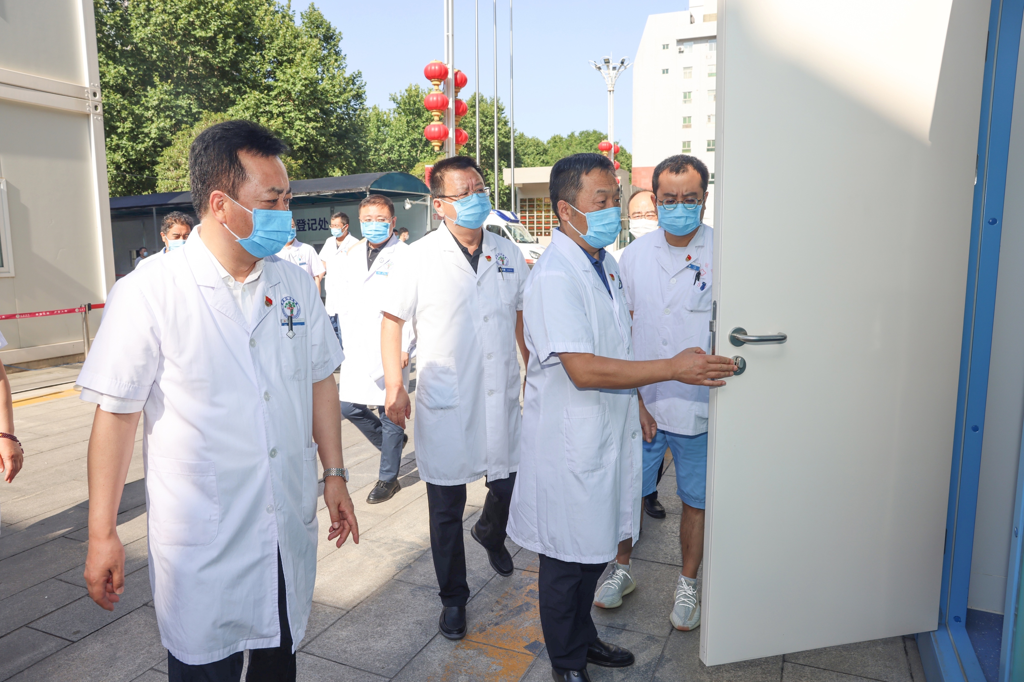 防控不松懈 筑牢疫情防线 西安市红会医院开展院内疫情防控检查