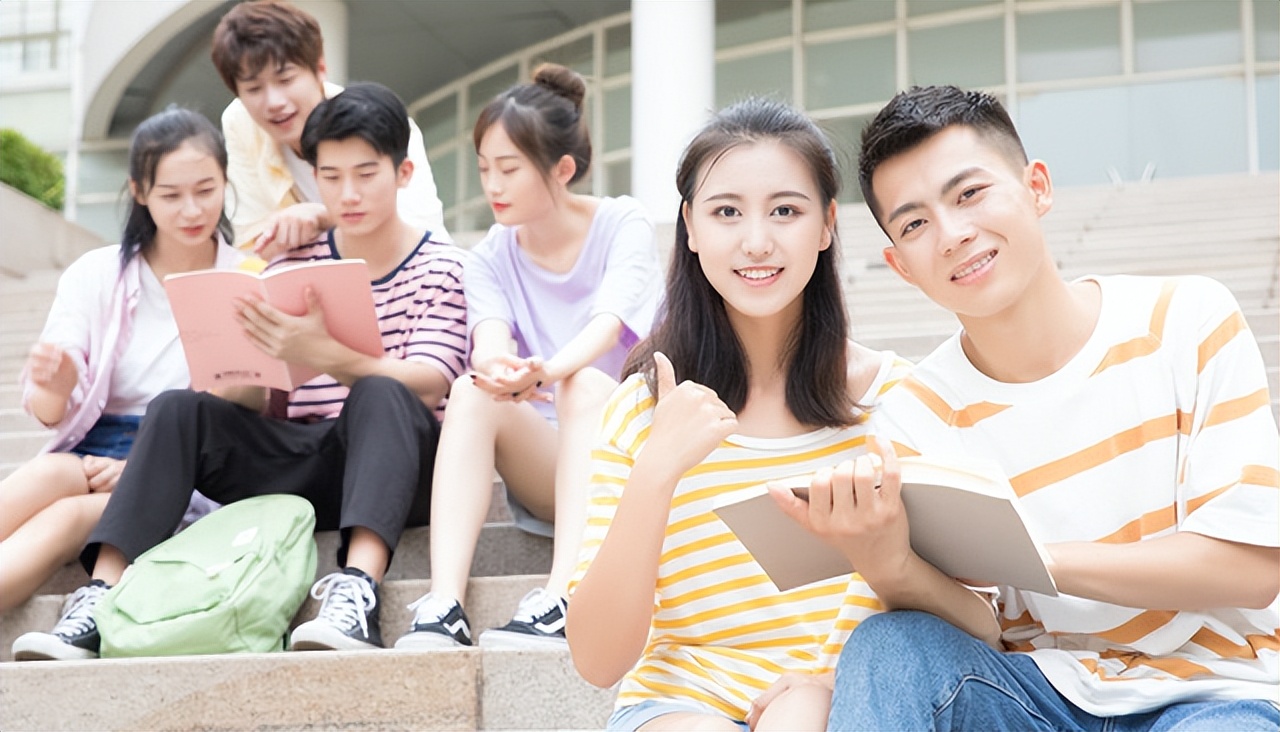 中国大学共分为八大等级，“普通学生”能考进第四级，已经很优秀