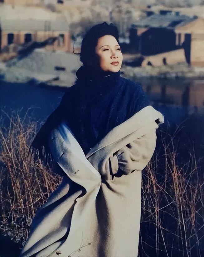 这几位遁入空门的明星：陈晓旭被忽悠，李娜为情所困，他放弃百亿