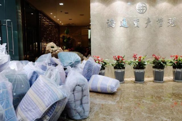 刚通报！1565+7090，上海大暴发！券商、基金员工深夜紧急逆行