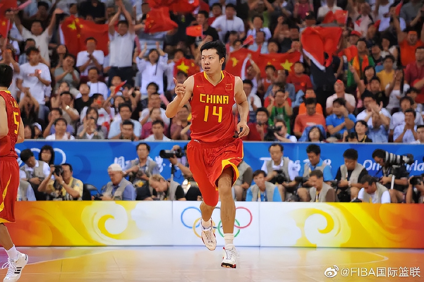 打入nba的中国球员有哪些(FIBA国际篮联官方晒出参加过NBA选秀的中国球员照片)