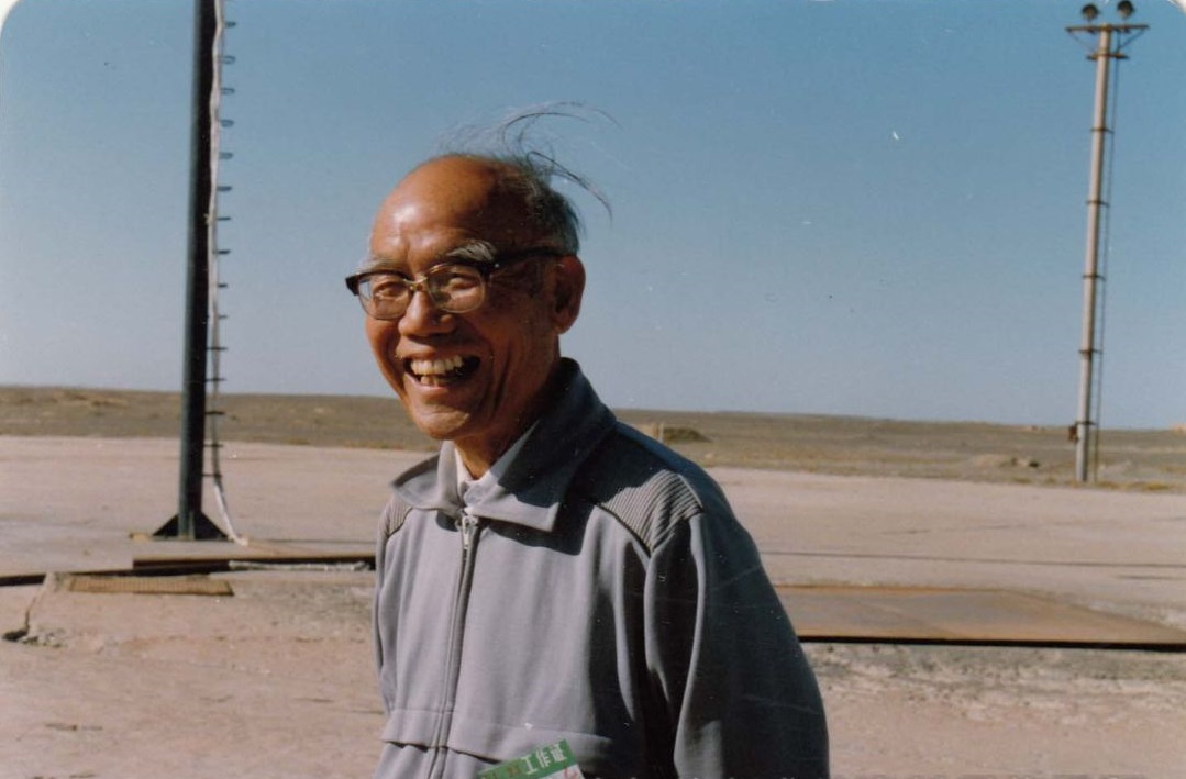 他是中国固体火箭事业领军人,晚年和小30几岁的爱妻相守27年