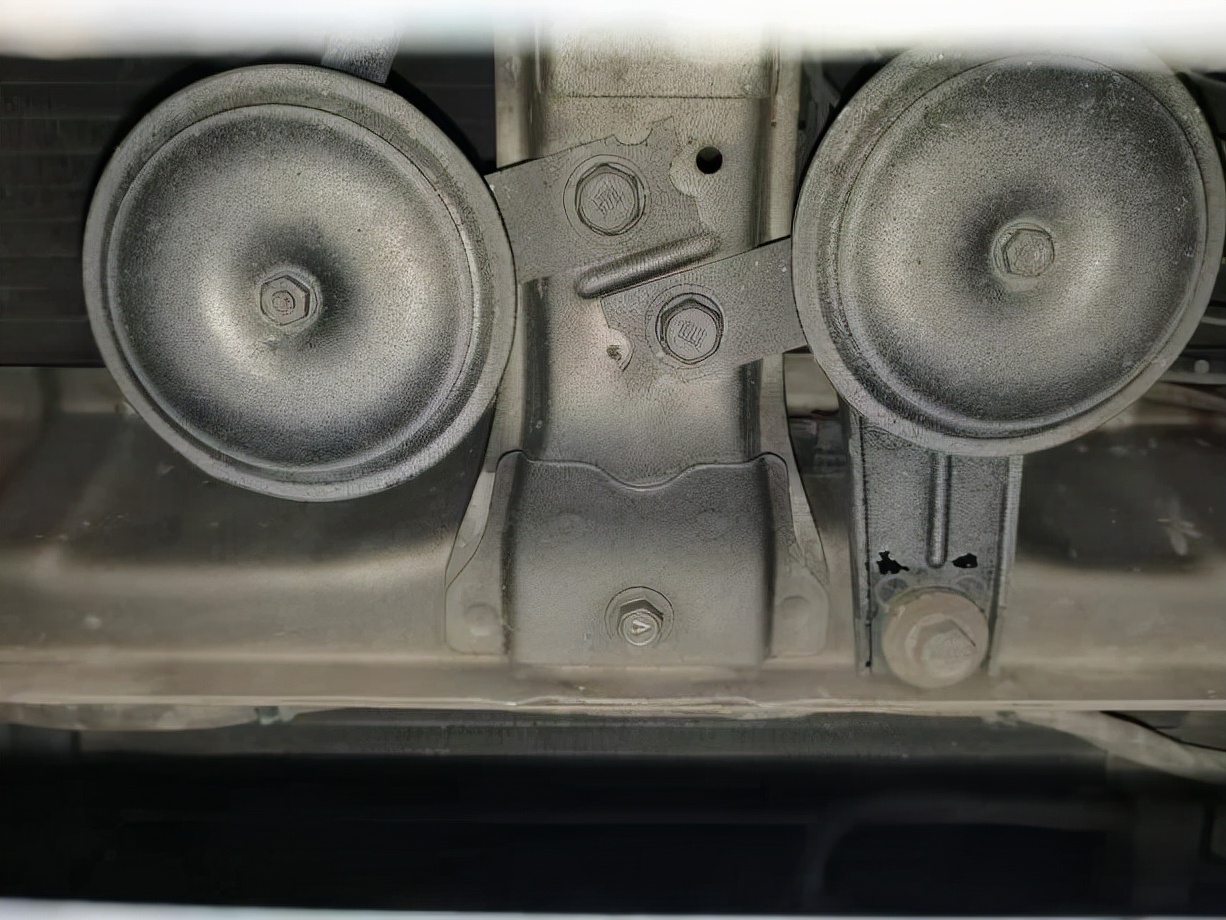 你看這座椅像8萬公里嗎？車商說車子驗(yàn)出任何問題賠款1萬元