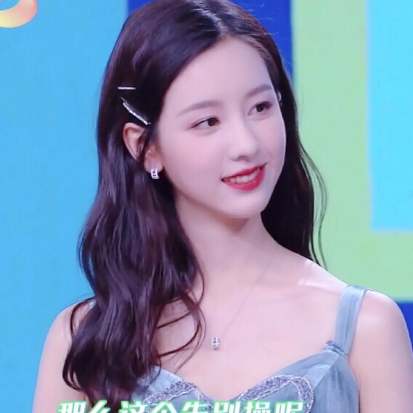 看了她们，才知道什么叫“自带清纯校花脸”，有些气质真是天生的