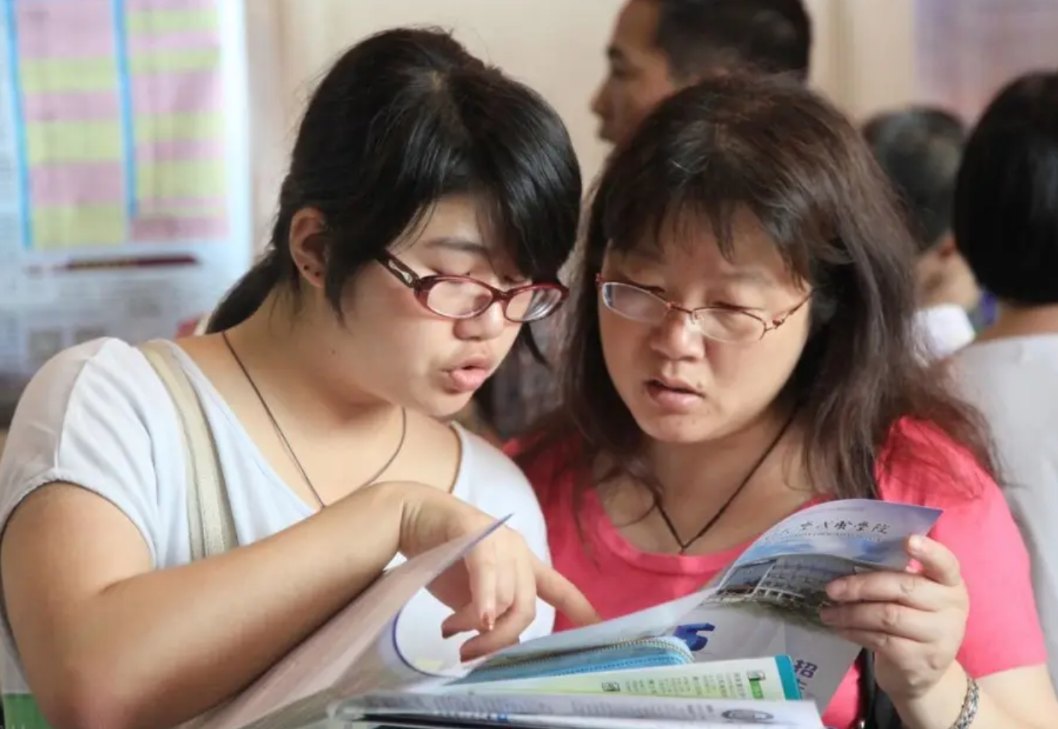 填报志愿决定高考成败，考生用这6种方法，可找到“冲稳保”大学