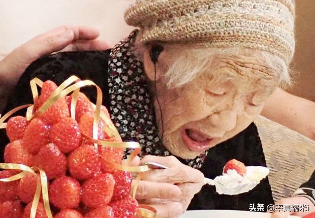 “高龄津贴”来了，今年年龄符合要求，能按月领钱，望周知