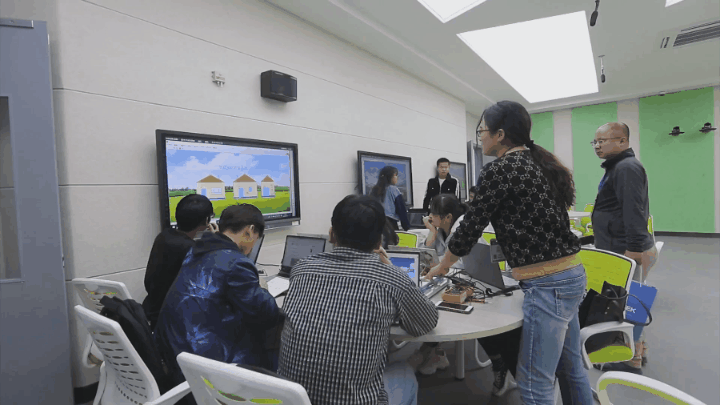 走，一起去看看黑科技下的大学校园的一天