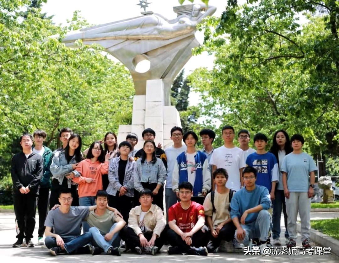 真优秀！云南一大学，全班25人，18人成功考研“上岸”，令人称赞