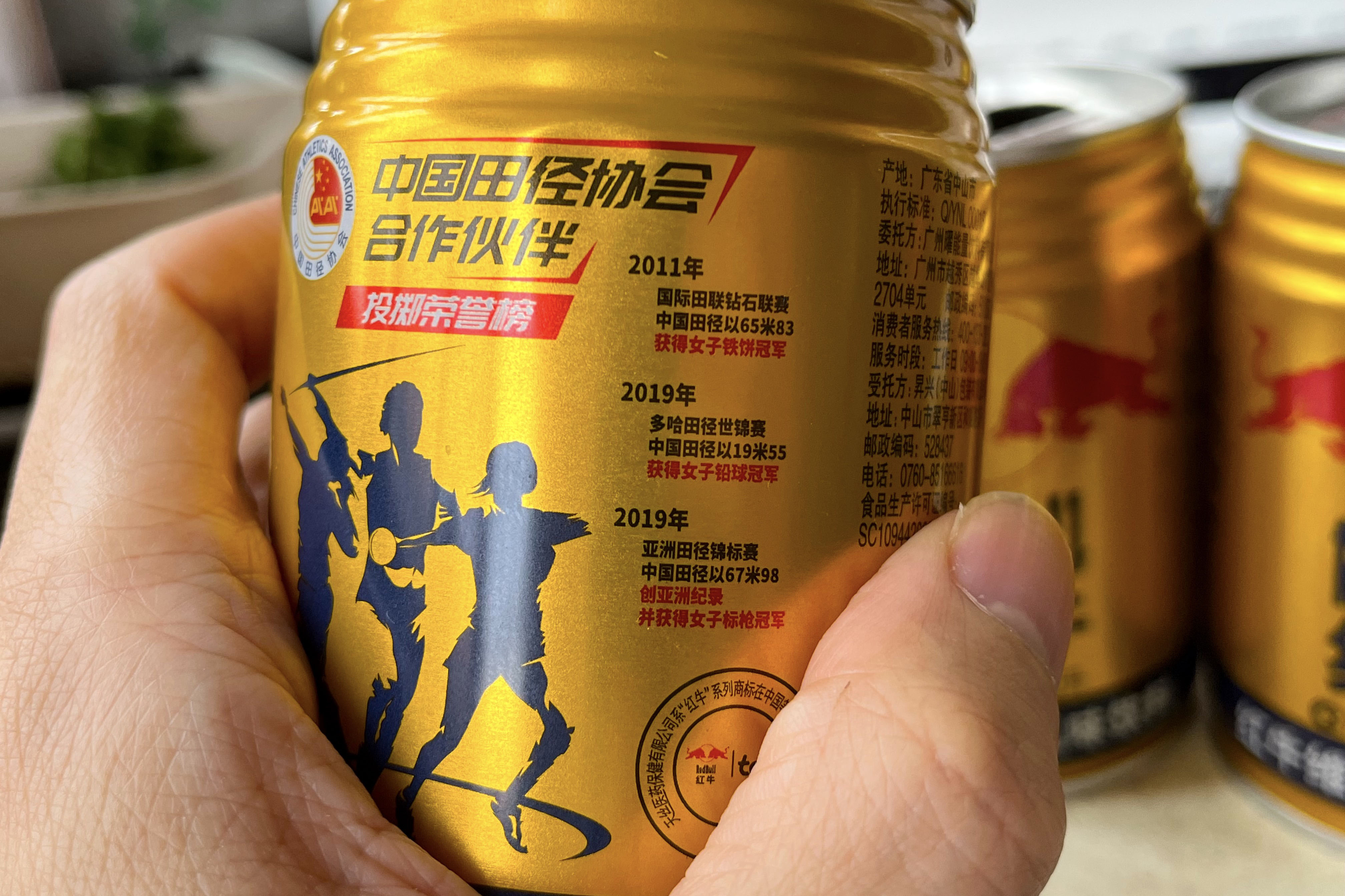 風靡全國的紅牛“三兄弟”，為啥賣得貴，誰才是紅牛“親兒子”？
