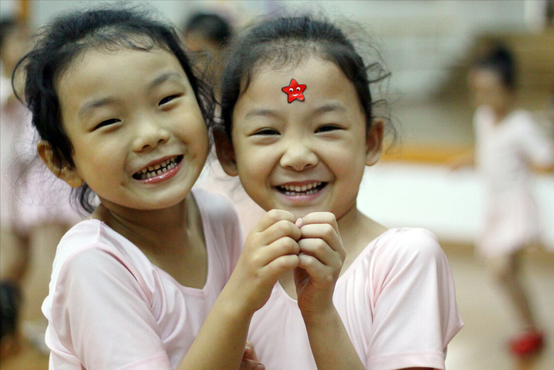 河北女大学生穿着随意，被10岁妹妹清凉神器秒杀，网友补刀很扎心