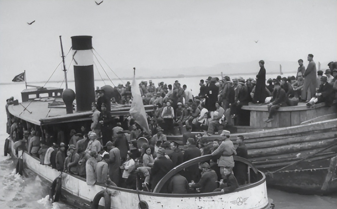 1987年，蒋经国看完邓小平送给的礼，红了眼眶：共产党的情我领了