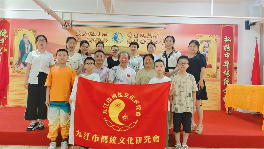 梅楚安公益书法授课弘扬传统文化