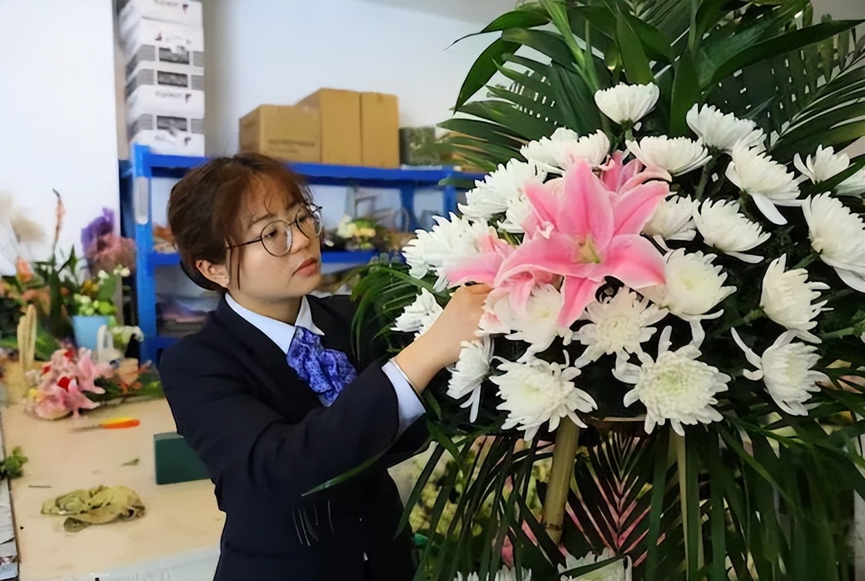 殡葬专业是香饽饽，白班一天800还日结？过来人：想想算了别当真