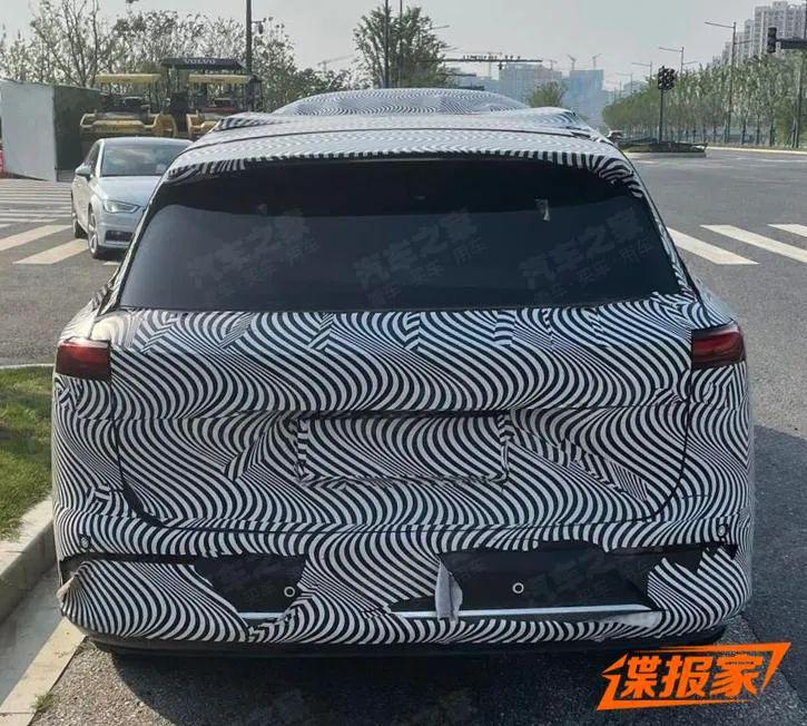 全新奥迪SQ5路试谍照曝光；小鹏全新车型路试谍照曝光