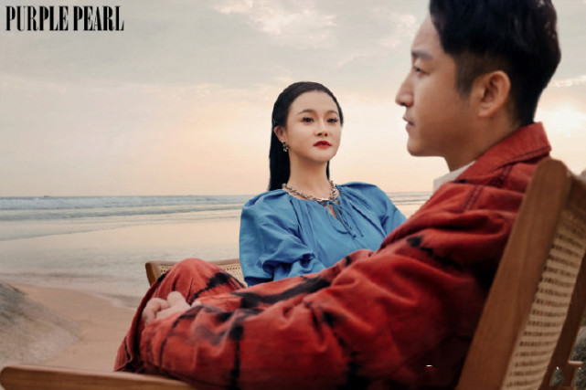 邹市明冉莹颖拍全家福写真，三个儿子暴风长大，轩轩体格赶超爸爸