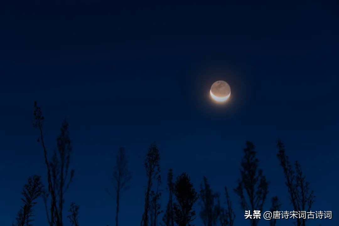 春夜，月光似水流