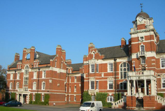 无需高考的新加坡本科直通车——格林威治大学