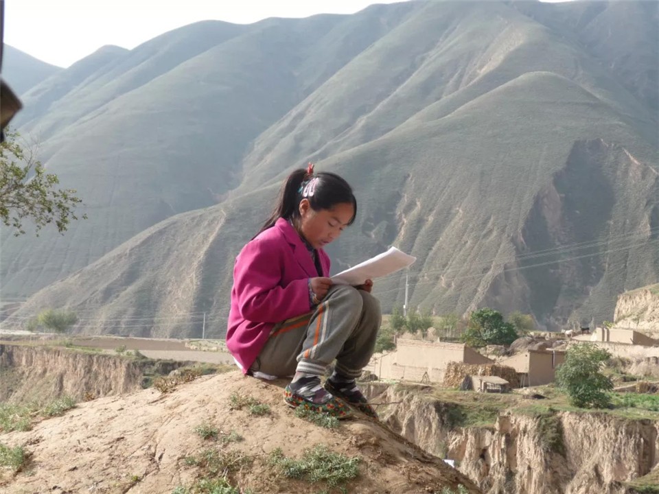 18年孙女高考成绩47分,爷爷请求复查考卷,原因竟是为减轻家庭负担