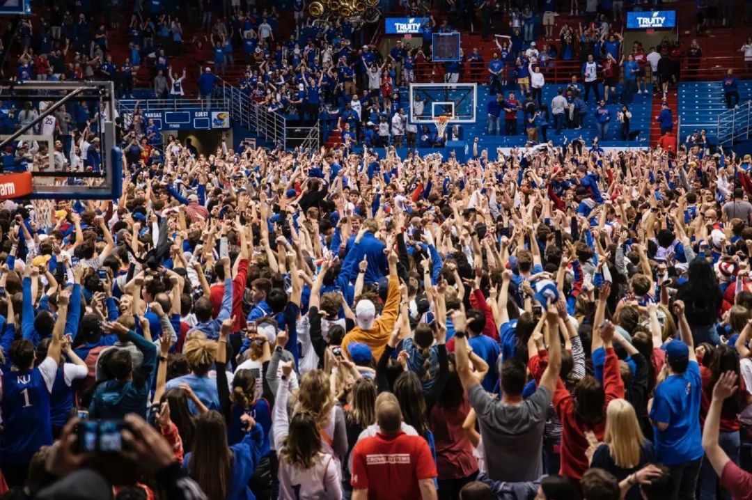 nba为什么比分这么高(NBA为什么是篮球的最高殿堂，NCAA总决赛，NBA都为其放假一天)