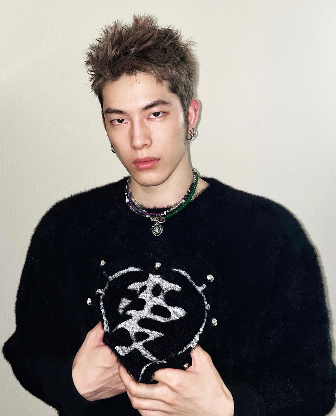 会穿黑色系的男人(会穿黑色系的男人性格)