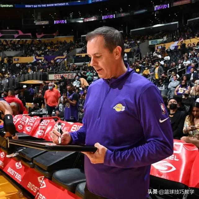 为什么nba现场观众会跳舞(NBA官宣！处罚 警告詹姆斯！蛋蛋舞为何被NBA禁止？)