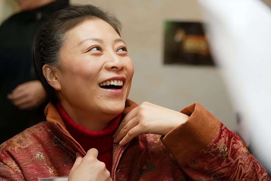 中央戏剧学院岳红时髦减龄 影迷们看过她哪些作品评论关注转发分享