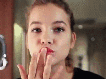 嘴唇一干就涂唇膏吗？涂的时候要注意，涂不对，会“烂嘴”