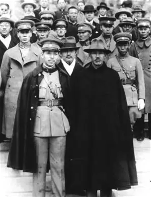 蒋介石临终遗言，对着蒋经国说出囚禁张学良的原因：不能放虎归山