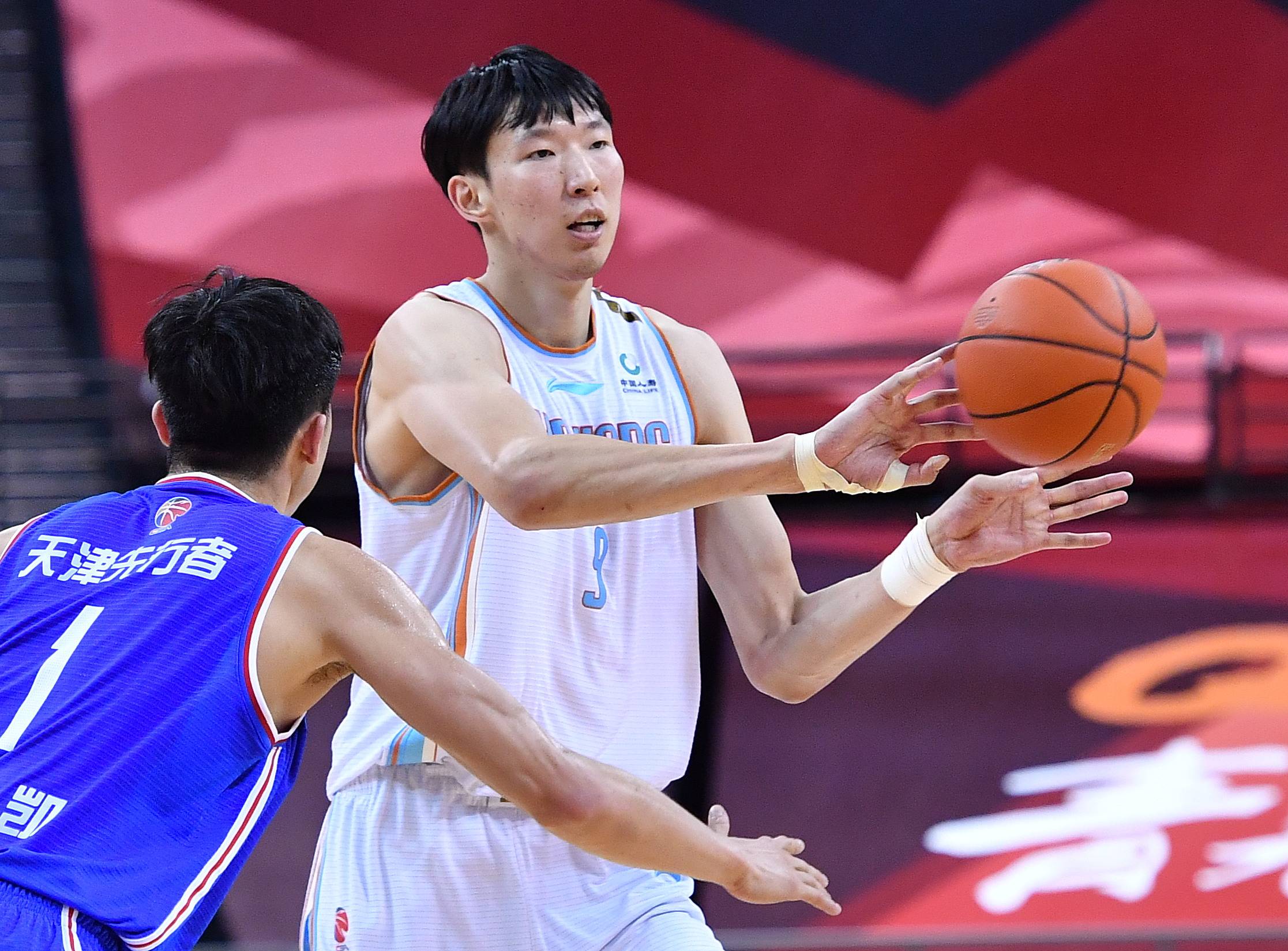 周琦为什么在nba发展这么难(为什么周琦二代会是榜眼，周琦却是43顺位，三点原因决定)