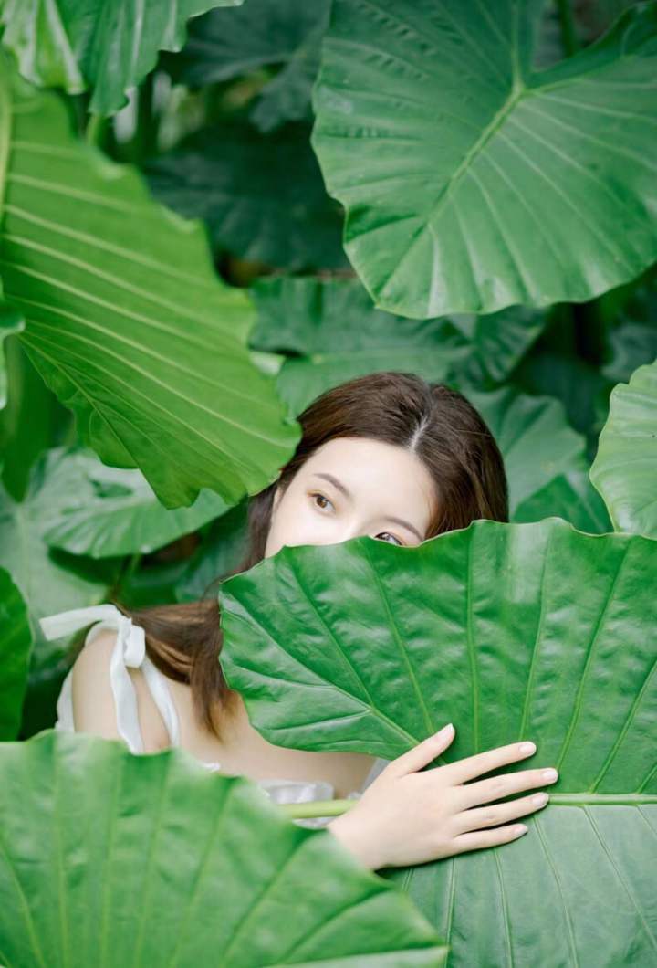 拍照顯臉小的方法，都很簡單易學(xué)，給女朋友拍照一定要學(xué)會