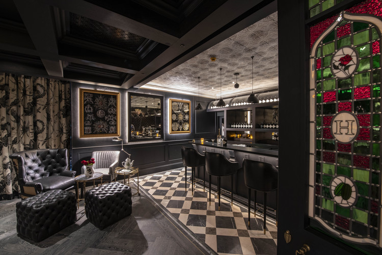 颇具特色的亨利爵士琴酒新酒厂