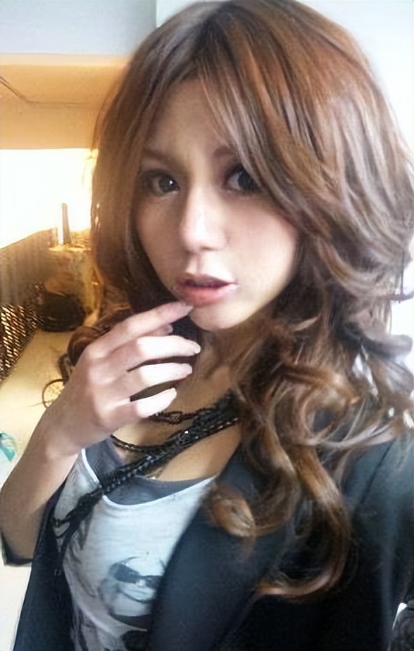 宁坐宝马哭不坐单车笑，立志要嫁豪门的马诺，最后如愿以偿了吗？