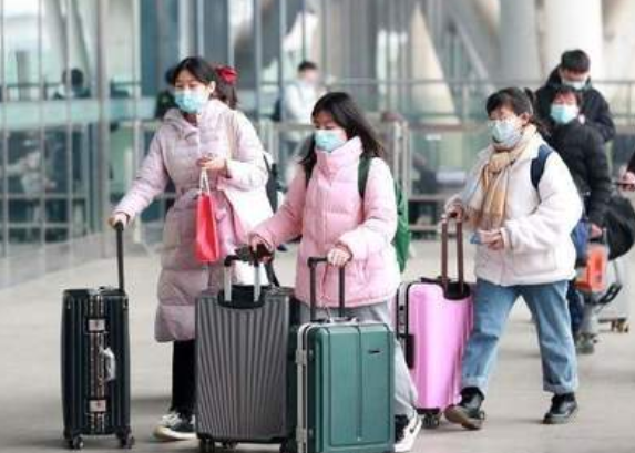 江西一女大学生体贴家长，利用寒假期间上街卖烤肠，10天净赚2600