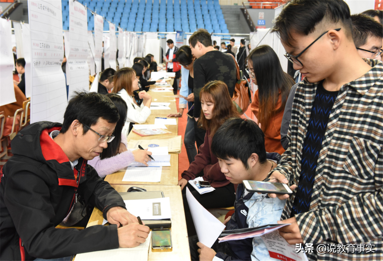 从热门沦为“天坑”的四大专业，工资不足3000元，学生要尽量远离