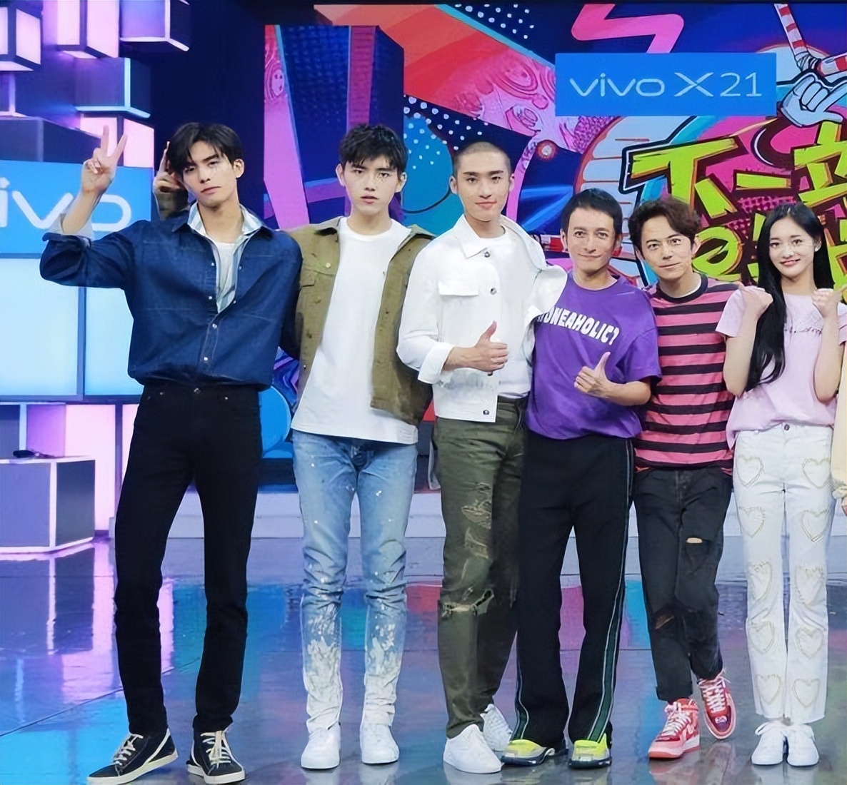 宋威龙官方身高182cm,但是才99年出生的宋威龙已经在娱乐圈发展多年了