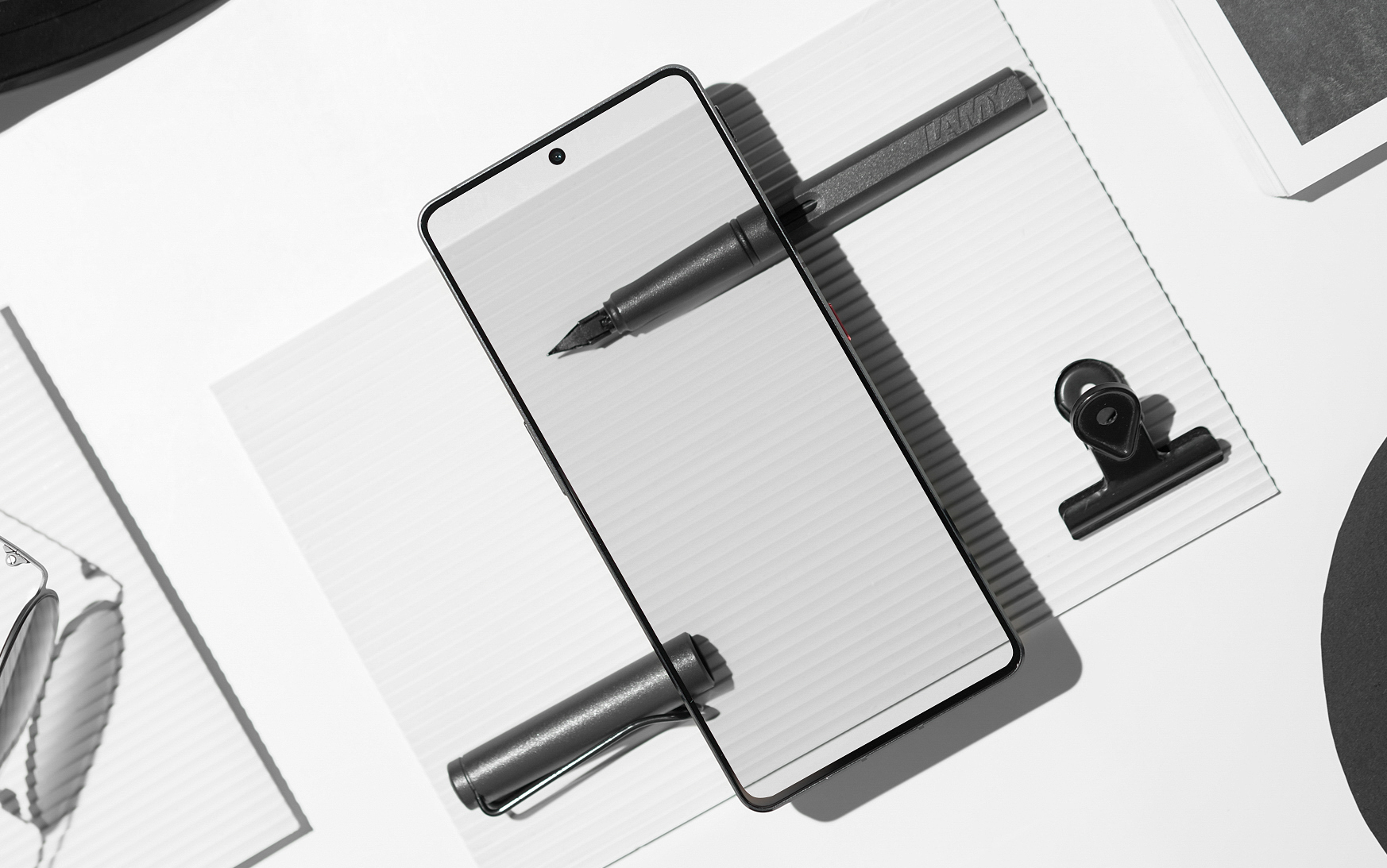 最薄的5000毫安直屏旗舰手机！最高可选18G+1T内存，电池更耐用