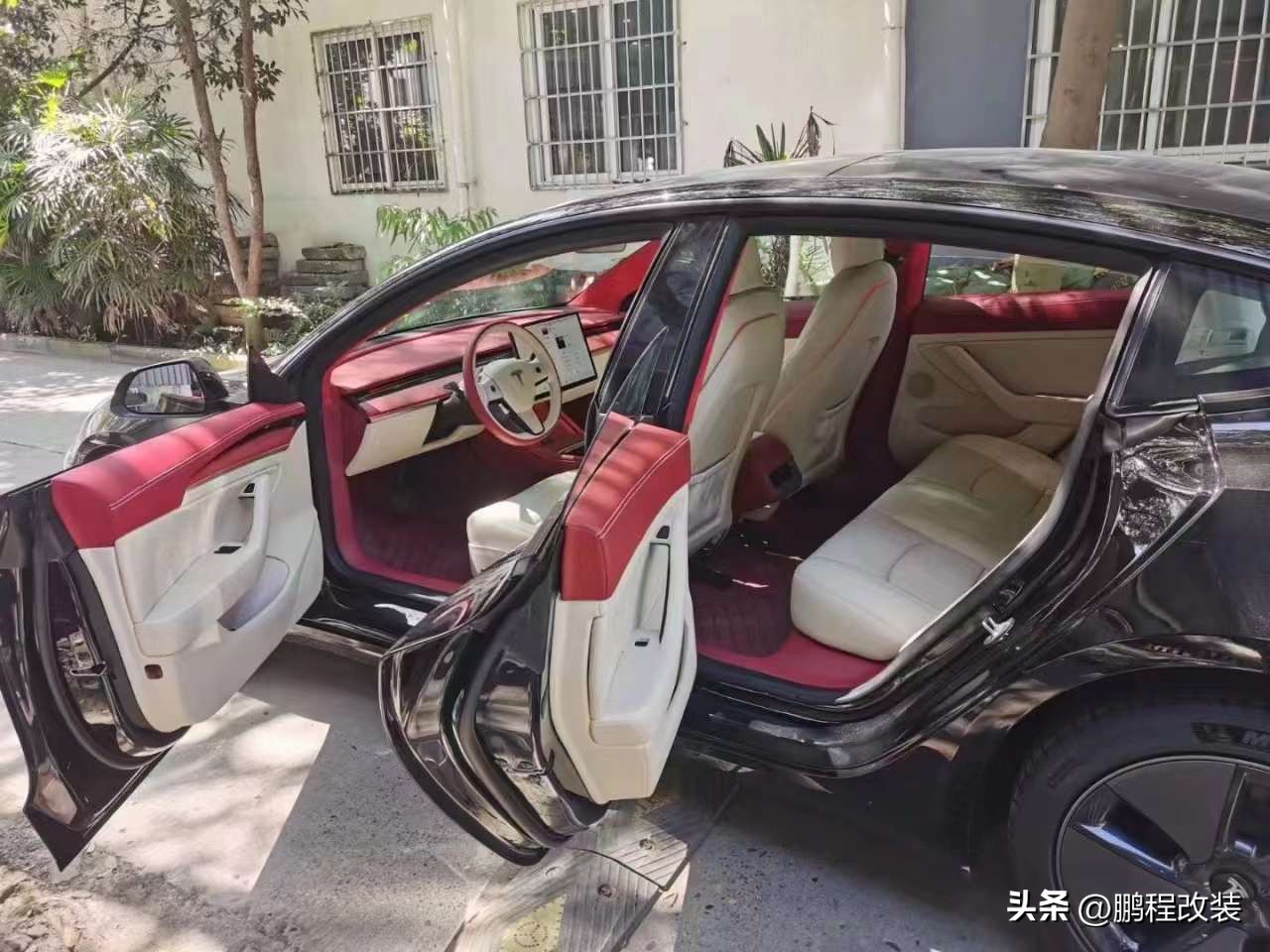 特斯拉model3改装座椅白红配饰方案案例