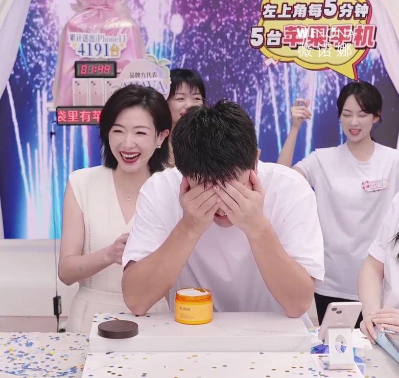 万茜贾乃亮直播间同框回忆杀，让贾乃亮大惊失色的原来是……