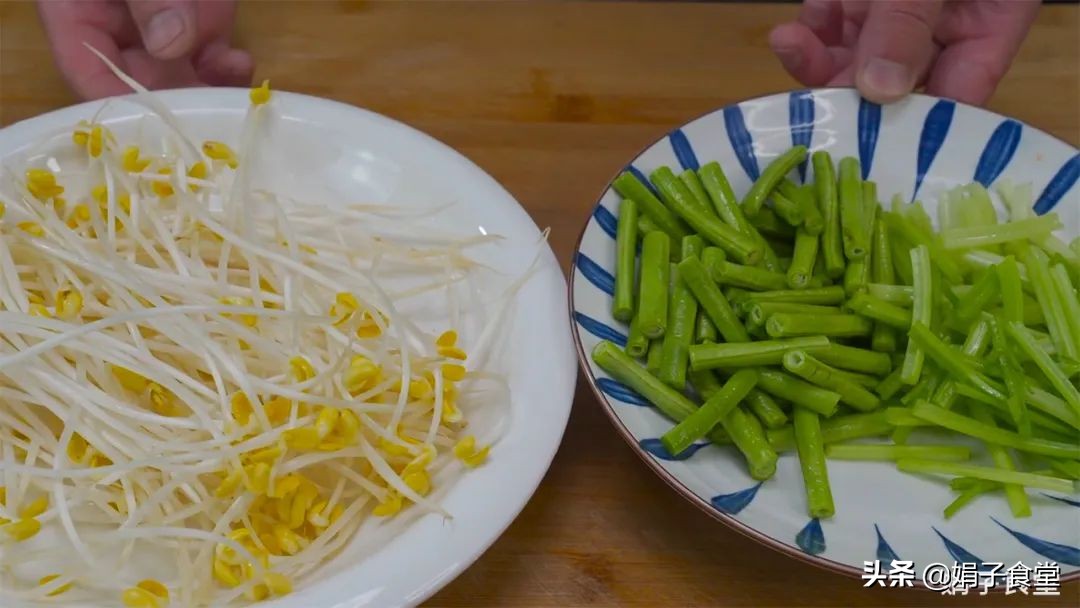 面条别水煮，放锅里简单一蒸，筋道、爽滑、入味，一次3碗吃不够