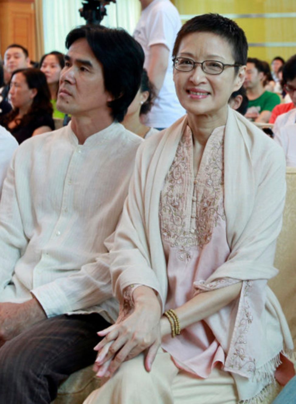 看到69岁胡因梦才发现:女人上了年纪剪短发,原来可以这么高级