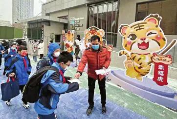 太原足球学校什么时候开学(开学啦！开启虎年新期待！“双减”后的首个寒假结束，太原市多所中小学迎来新学期)