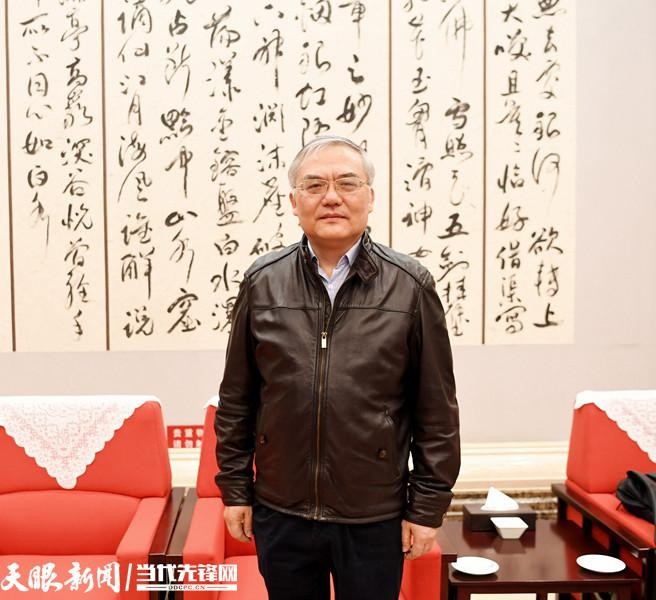 火遍媒体！这26位人大代表、12位政协委员，全部进京履职，全毕业于同一所大学！