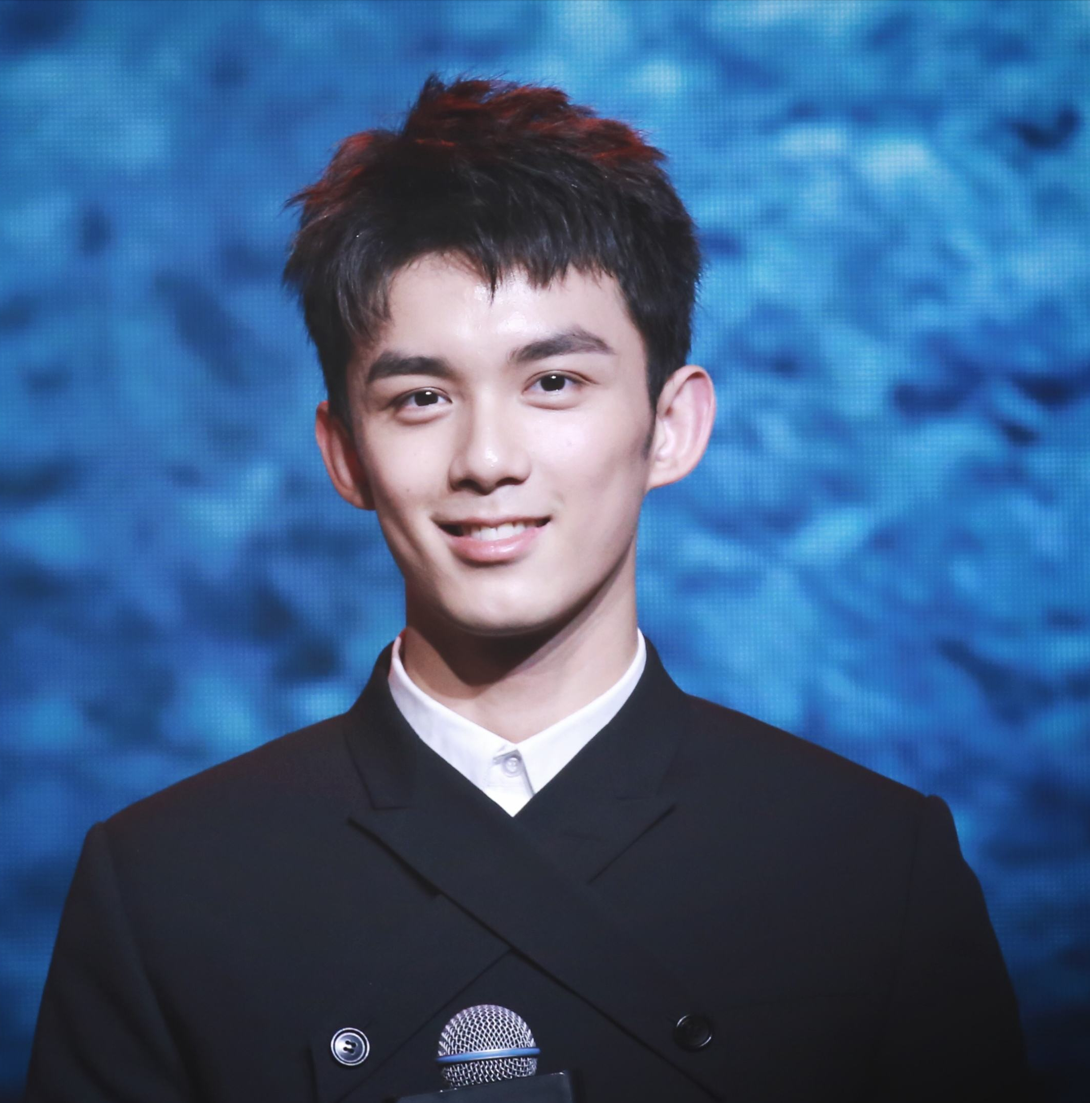 吴磊：海报被撤，直播被叫停，戏份被删，走到今天到底是谁的错？