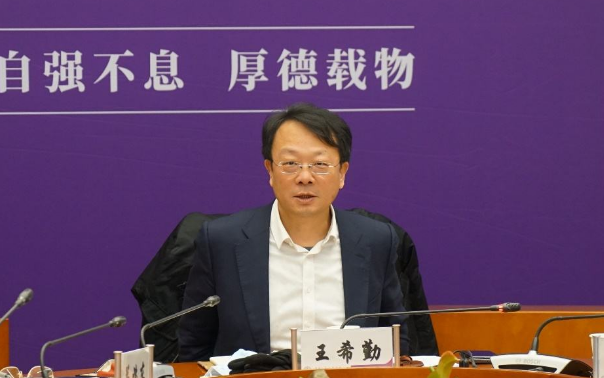 清华大学迎来新校长，网友质疑其科研水平：为啥不是院士担任？