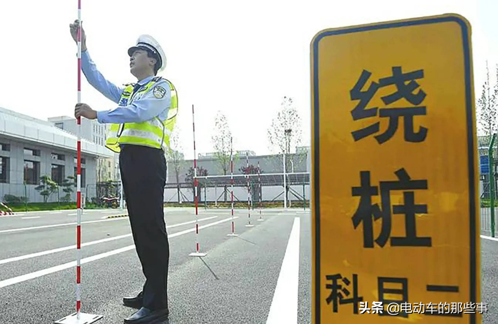 摩托车d证能开什么车，考摩托车D驾照的条件、流程、费用详解？